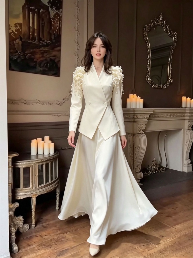 Women Formal Wear For Party - Completo gonna e blazer beige da