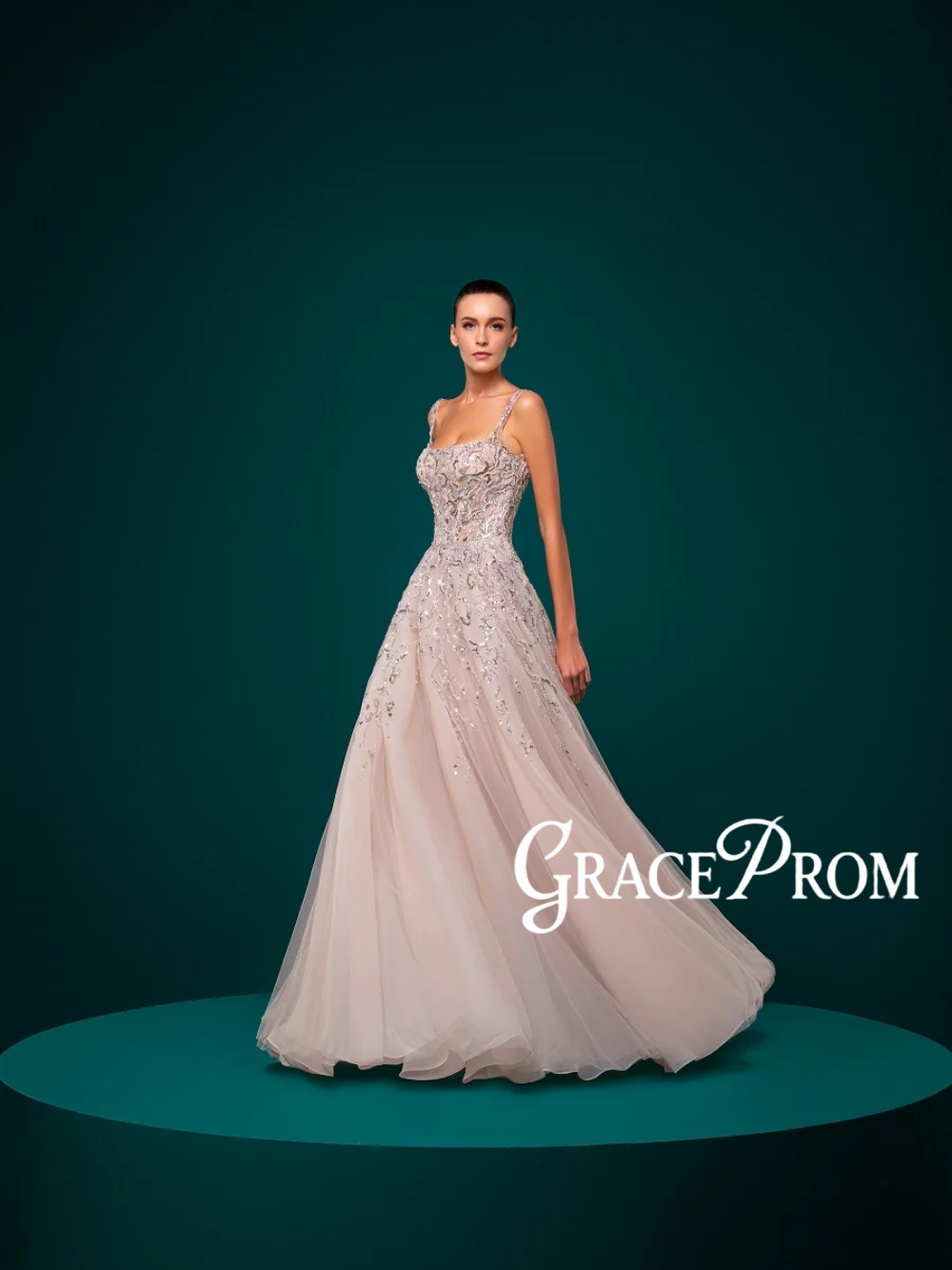Women Formal Wear Dubai - Elegante Abito da Sera con Scollo